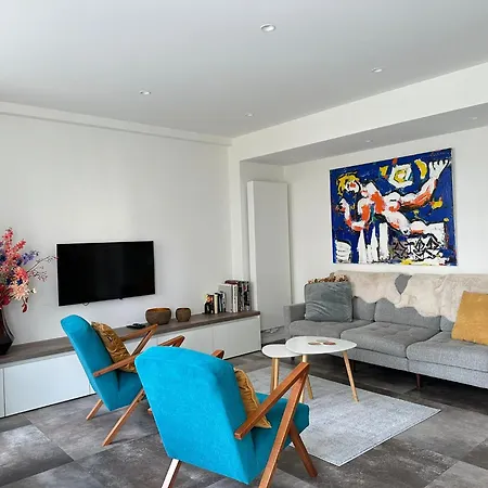 Renewed Luxurious At Casino דירה